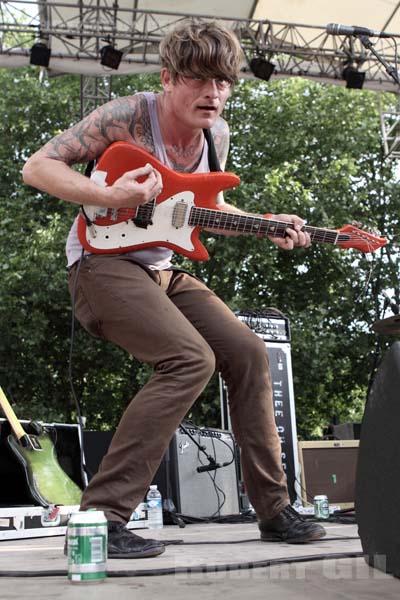 THEE OH SEES - 2010-06-06 - PARIS - Parc de la Villette - 